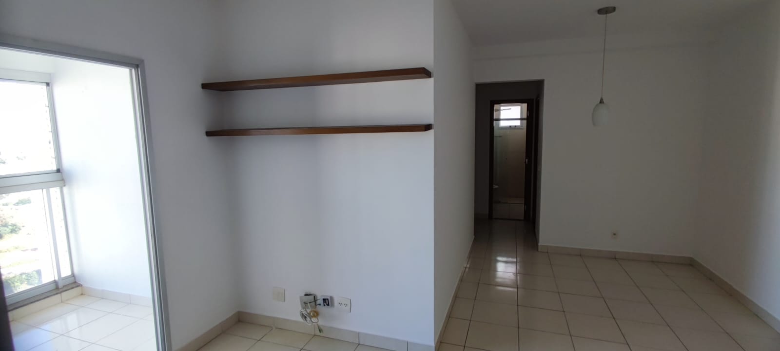 Sala de estar e jantar integrada à varanda
