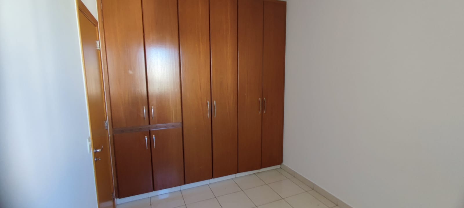 Quarto com armários planejados